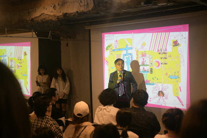 邱上嘉校長特地北上力挺材創系畢業展