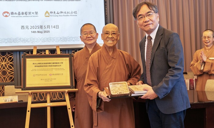 如常法師、慈容法師、邱校長