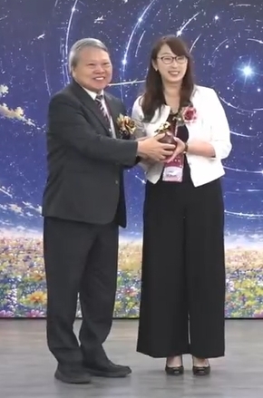 周燦德評審委員、陳麗婷 (畫面來源：公益信託星雲大師教育基金直播影片