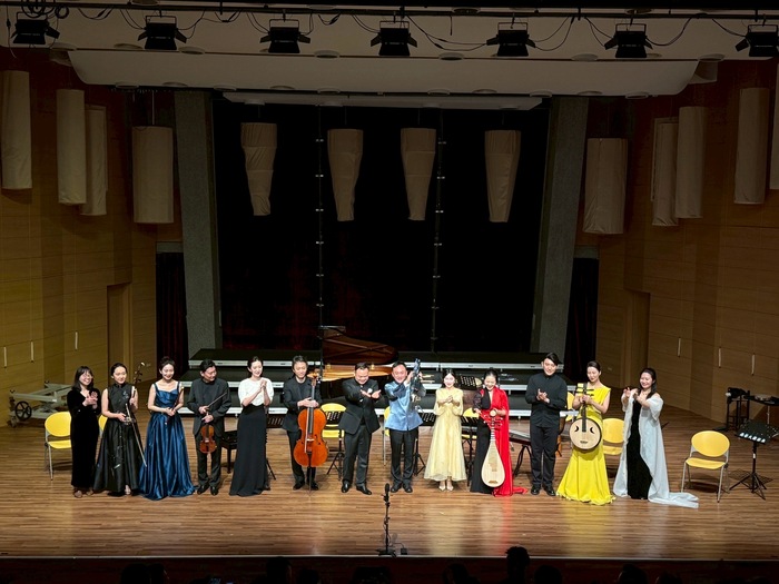 演出人員謝謝現場觀眾