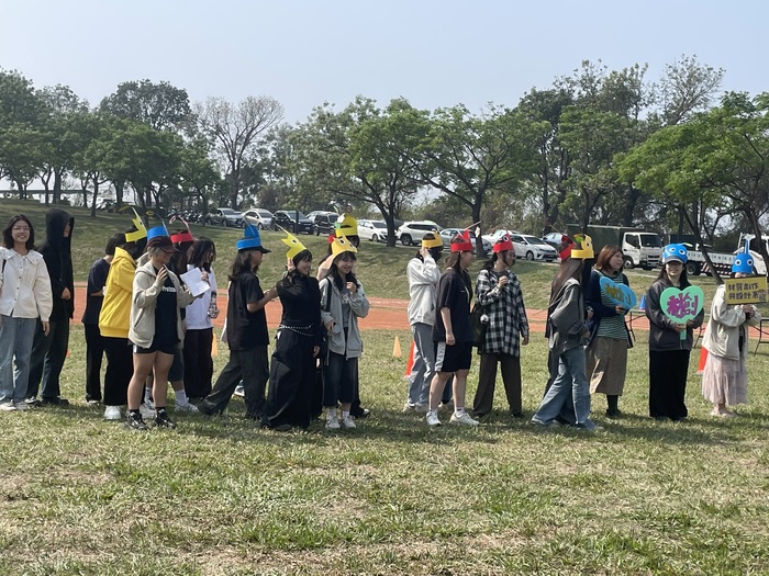 材創系同學進場