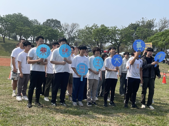 國樂系同學進場