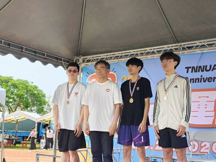 校長與優勝者合照