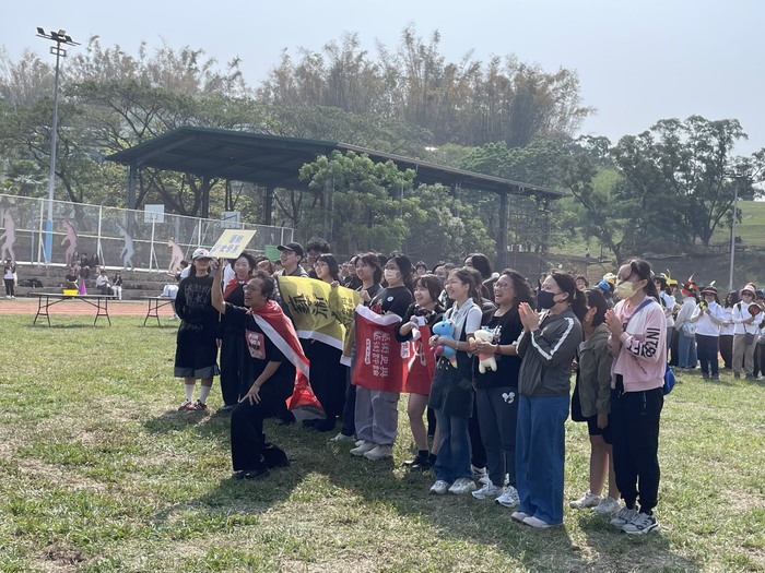 藝史系同學進場