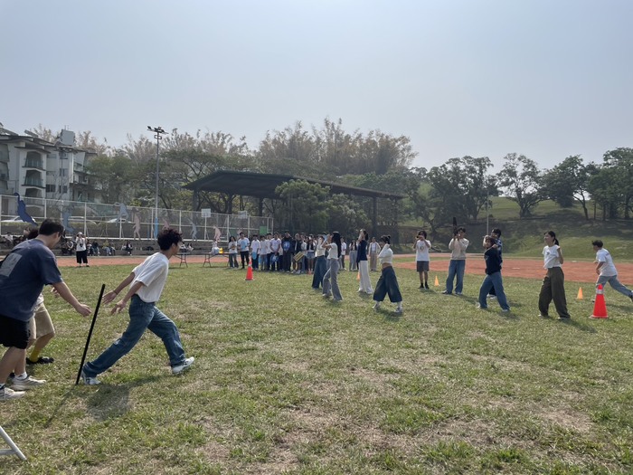 國樂系大學部同學進場
