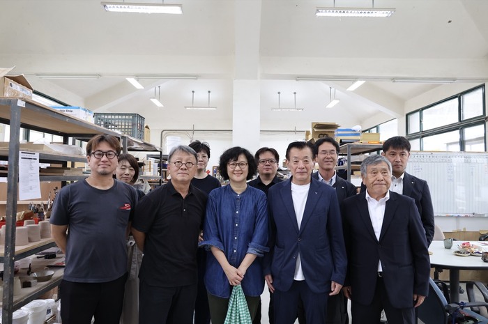 張清淵老師、吳佩珊所長、趙永惠老師、朱芳毅老師與貴賓合照