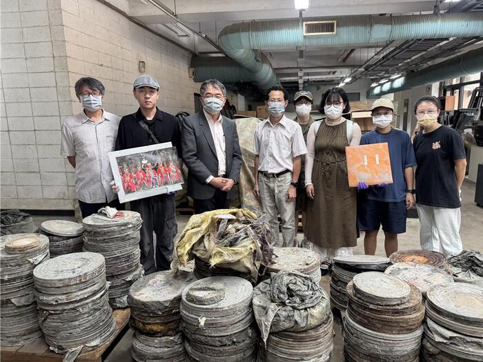 現場實況 / 左一為曾吉賢所長、左三為邱上嘉校長(曹婷婷攝)圖片