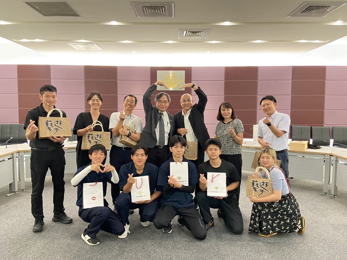 日本球磨工業高校坂本道彦校長一行人與本校邱上嘉校長及謝斐紋國際長