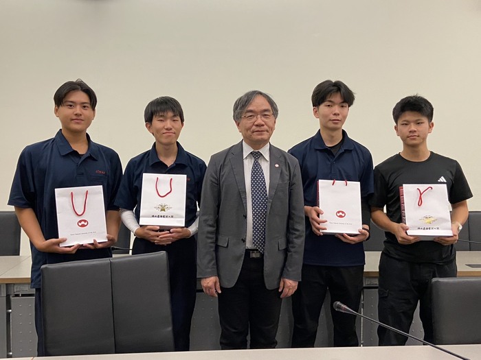 邱上嘉校長與日本球磨工業高校學生代表