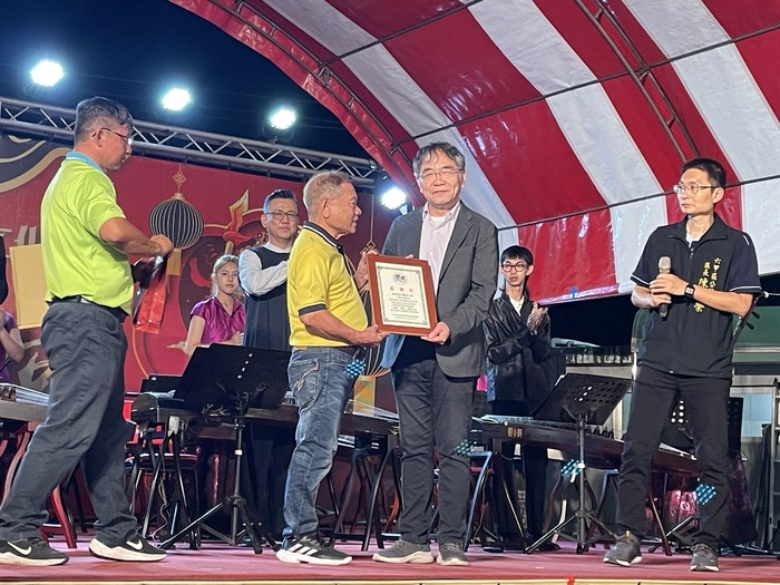 保安宮主委致贈本校感謝狀圖片