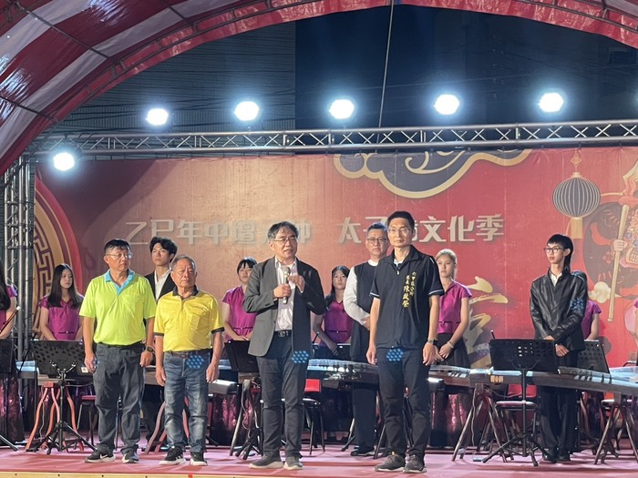 校長受邀上台致詞圖片