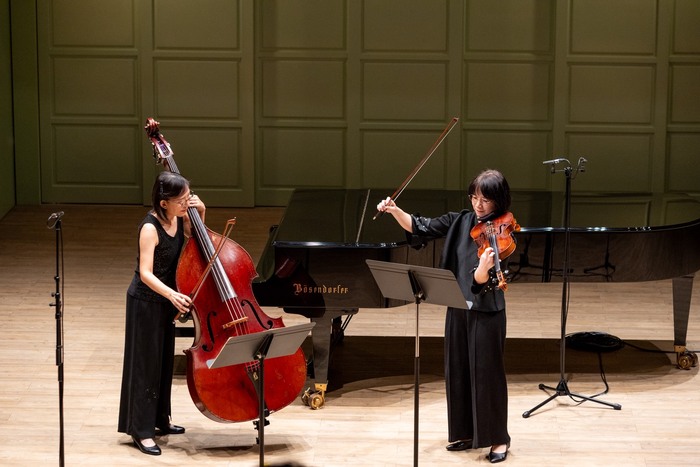 中提琴張乃月、低音提琴郭馥玫