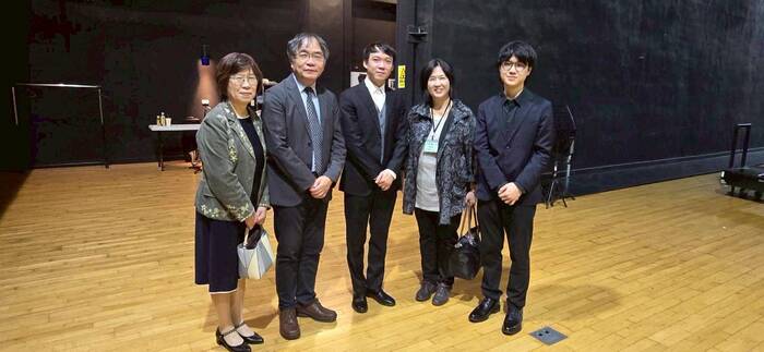 邱校長伉儷、鮑恆毅老師(中)、張曉雯主任、高禾耘(右一)