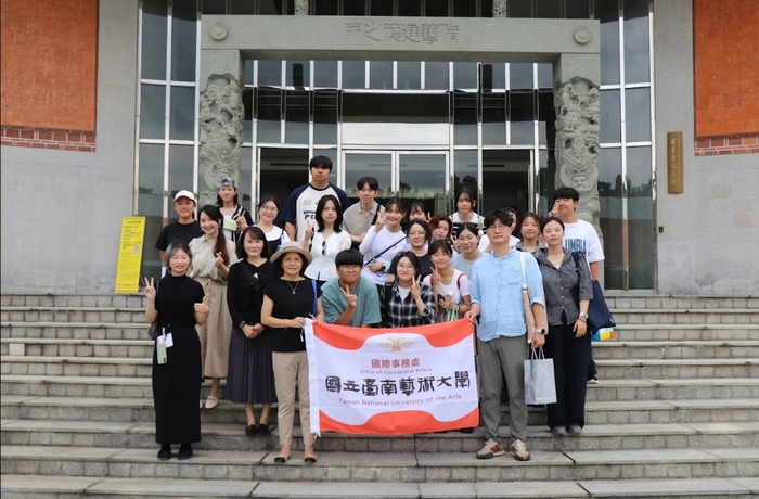 韓國傳統文化大學師生到此一遊