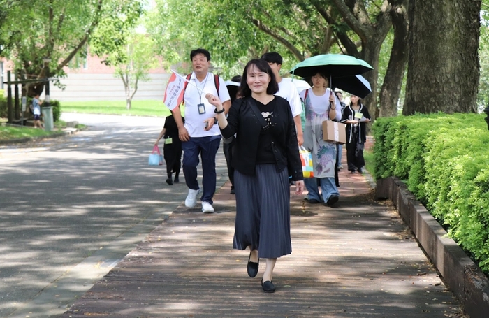 國際長親自接待及校園導覽