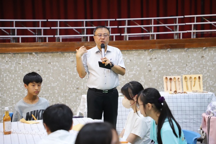 民德國中校長蔡明昌