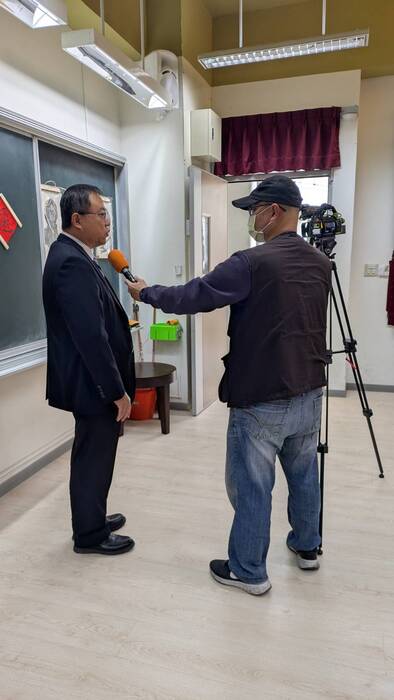 鑫傳國際多媒體採訪民德國中蔡明昌校長