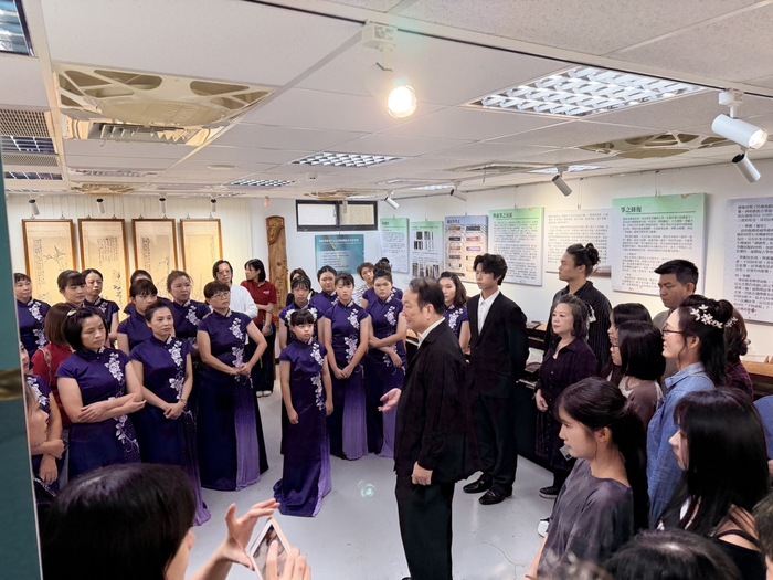 鄭德淵教授親自導覽傳統箏研究中心