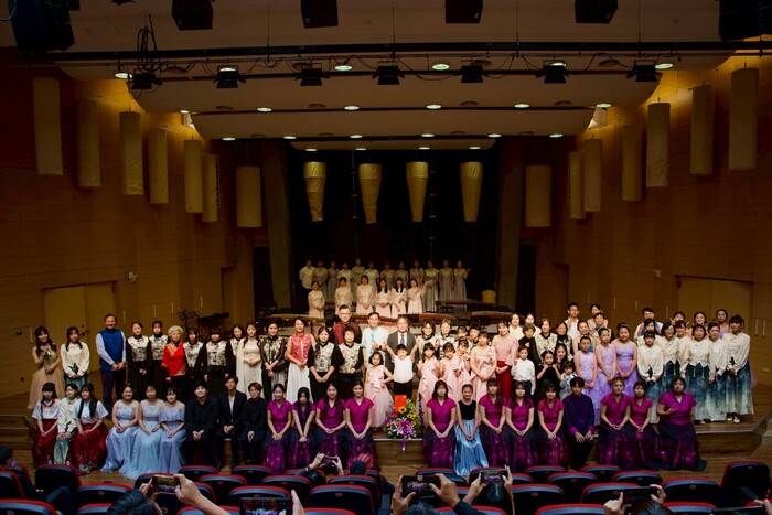 1214校長帶領所有表演團隊上台謝幕