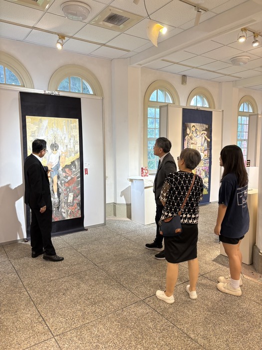 參觀南二中美術班第37屆畢業美展《杜鵑窩中的百家宴》