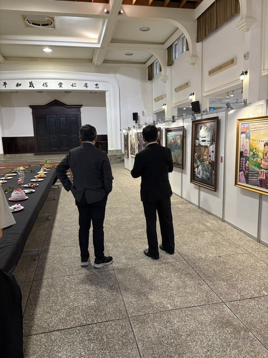 參觀南二中美術班第37屆畢業美展《杜鵑窩中的百家宴》