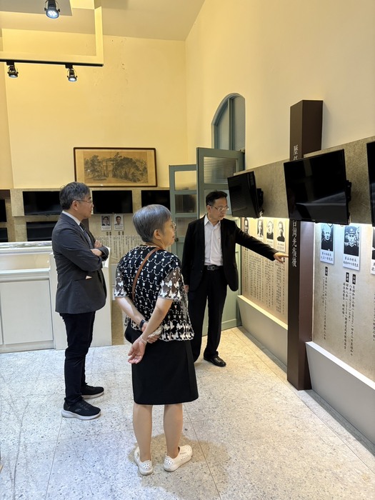 參觀南二中校史館