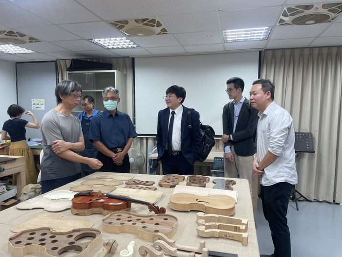 陳國華老師講解提琴製作過程圖片