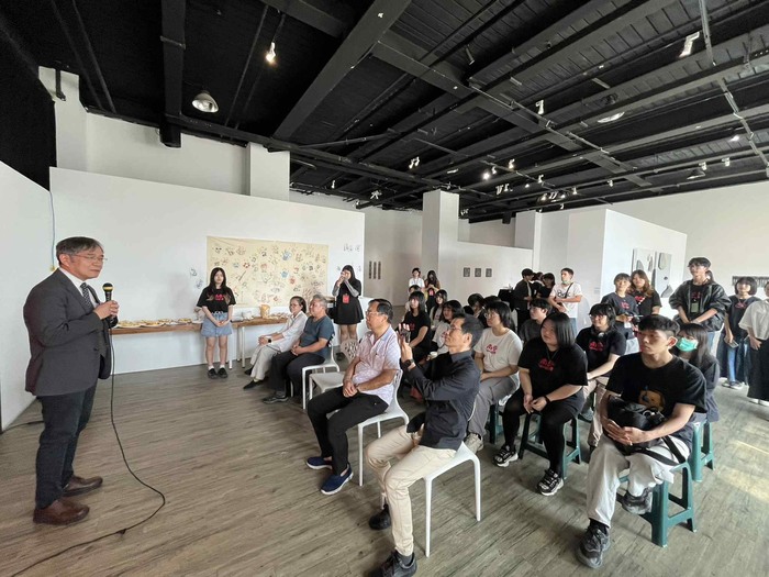 校長親臨開幕現場，並上台致詞圖片