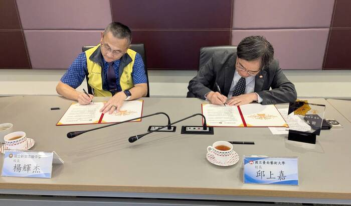 雙方校長代表簽署MOU