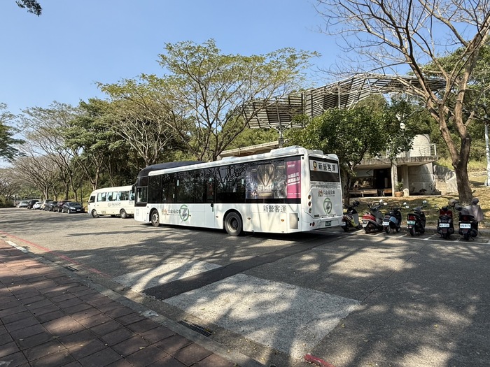 大台南公車與校內接駁車