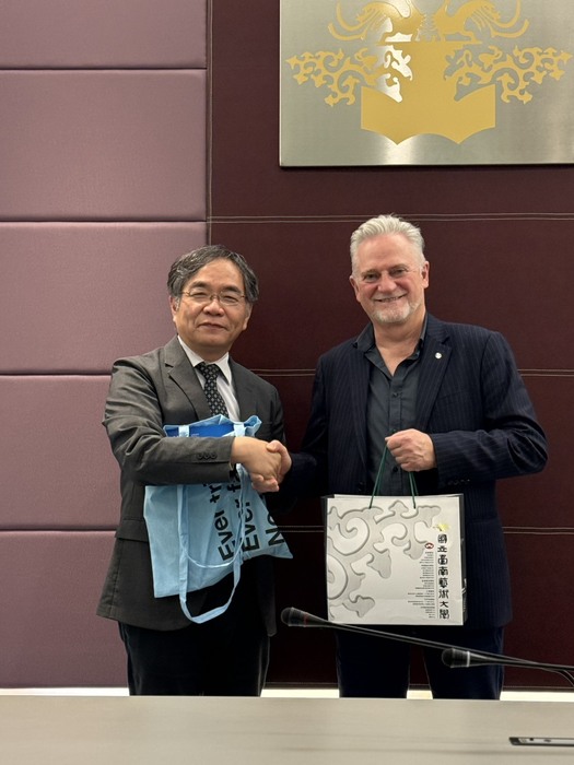 邱上嘉校長與荷蘭ArtEZ大學John Johnston教授