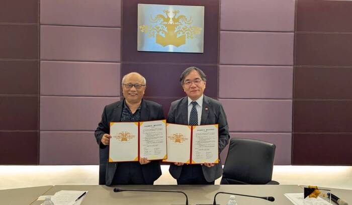 黃文山館長與邱上嘉校長簽署合作備忘錄