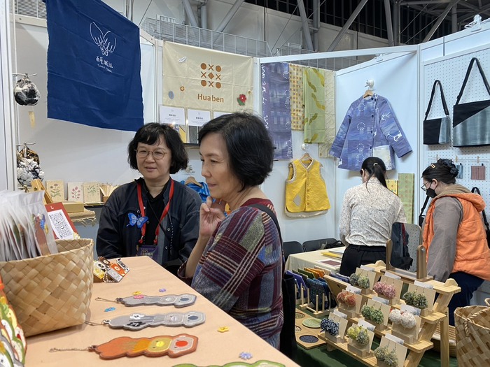黃翠梅教授親臨展場