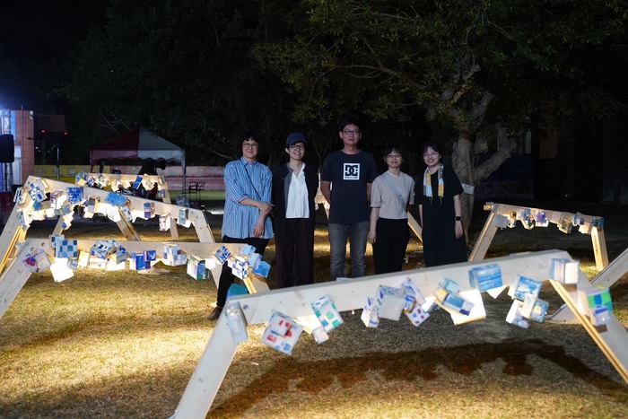 團隊姓名：應用所吳佩珊，廖安珺，李焞曜，林佩虹，王世慧(由左至右)