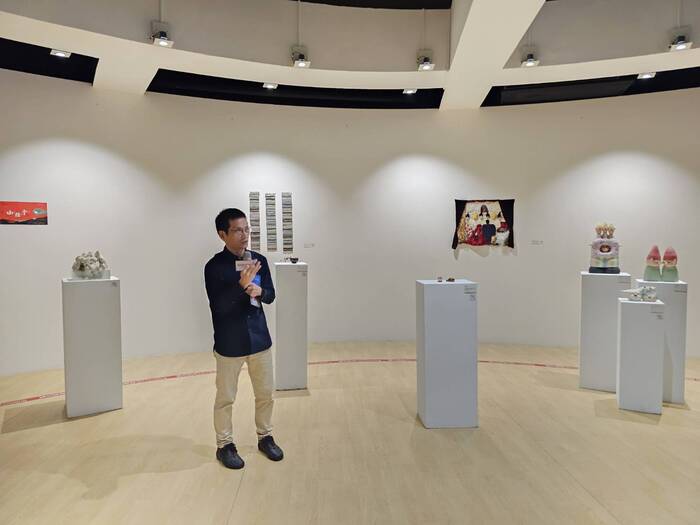 材質創作與設計系鄭正雄主任