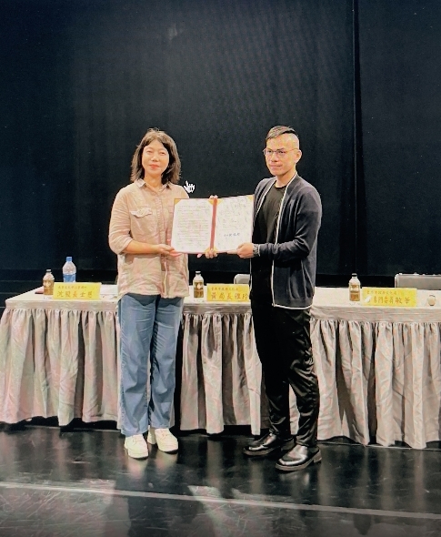 文化局局長黃雅玲頒發聘書圖片