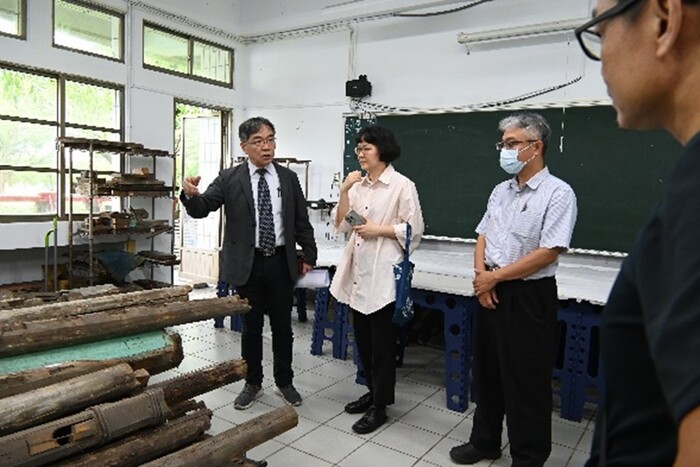 吳佩珊老師介紹修復中的清末時代彩繪木構建物