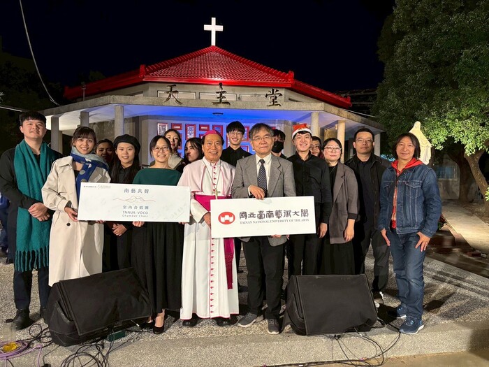 主教與南藝大團隊感恩合照